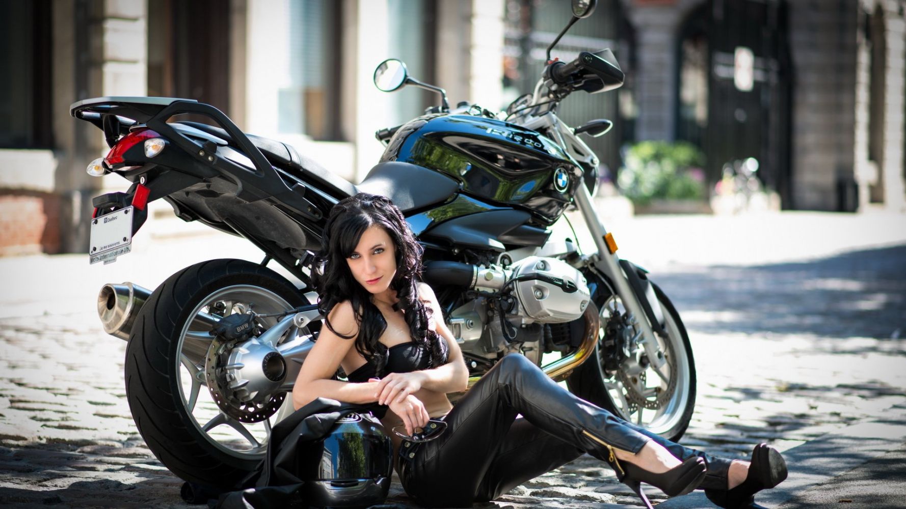 Fresh photos, fresh mood — European women on bikes online in Pune