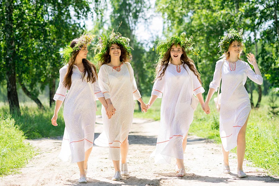 A cozy shot with Slavic girls — straight from Pune